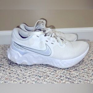 Nike Renew Run Womens Size 7 White Gray Athletic Running Shoes Sneakers